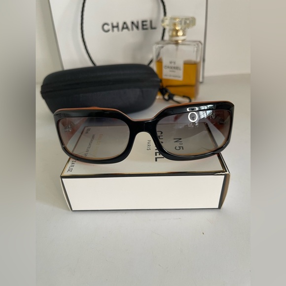 Chanel sunglasses - Picture 1 of 12